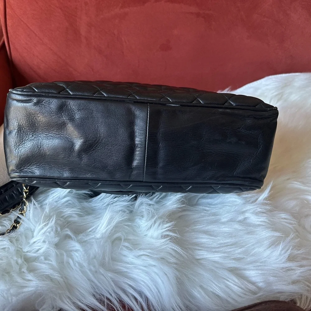 Chanel-Vintage Matelassé Chain Shoulder Bag w/ Coco Charm - Picture 4 of 16